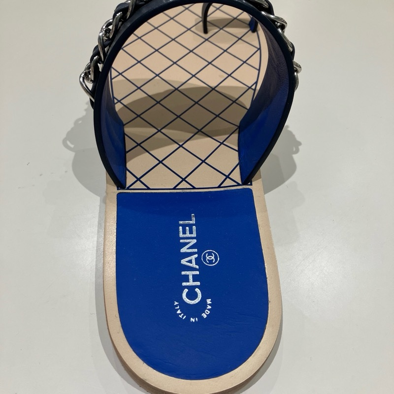 香奈兒皮穿鏈雙C Logo穿趾拖鞋-6