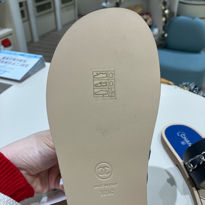 香奈兒皮穿鏈雙C Logo穿趾拖鞋-23