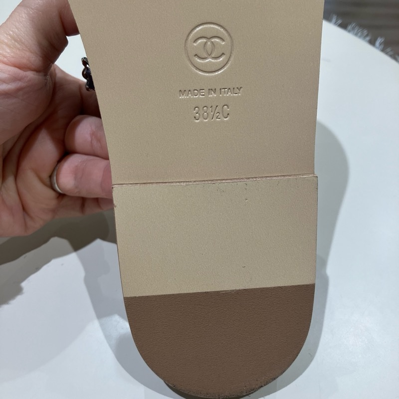 香奈兒皮穿鏈雙C Logo穿趾拖鞋-24