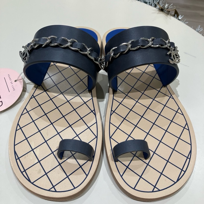 香奈兒皮穿鏈雙C Logo穿趾拖鞋-26