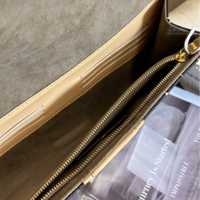 Lv 黑三彩晚宴手拿包-6