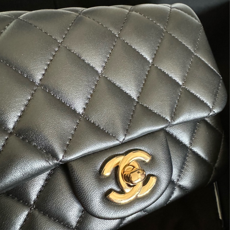買到賺到🤍23年芯片款99新 正品全配 Chanel cf 17方胖子 黑金羊皮 香奈兒經典方胖-14
