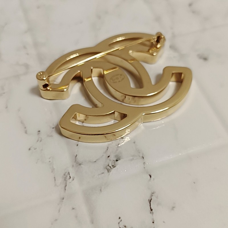 Chanel 香奈兒 鏤空 漫畫 雙C logo 琺瑯 黑金 胸針 別針 飾品-6