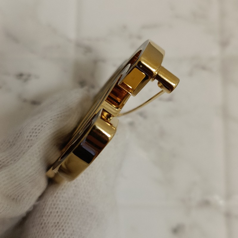 Chanel 香奈兒 鏤空 漫畫 雙C logo 琺瑯 黑金 胸針 別針 飾品-13