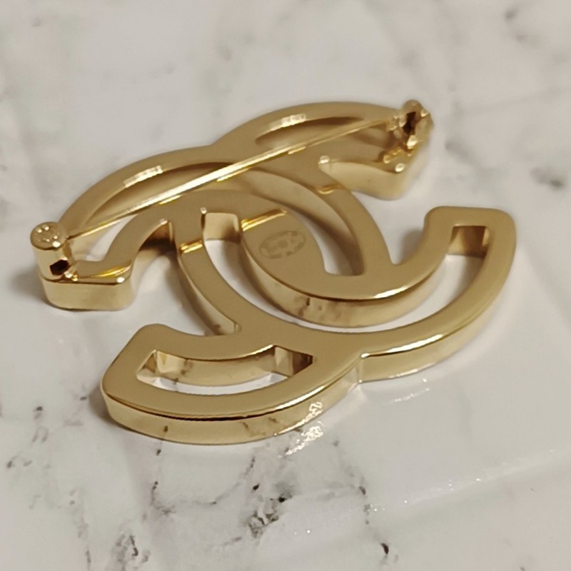 Chanel 香奈兒 鏤空 漫畫 雙C logo 琺瑯 黑金 胸針 別針 飾品-16