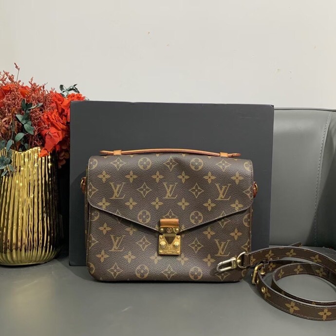 9新Lv路易威登 Louis Vuitton 老花郵差包 2017購入-0
