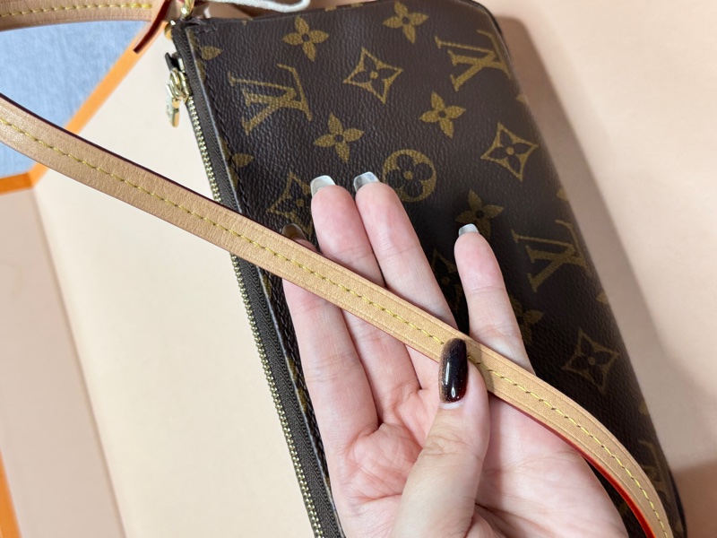 Lv大麻將包新款 可以斜背-2
