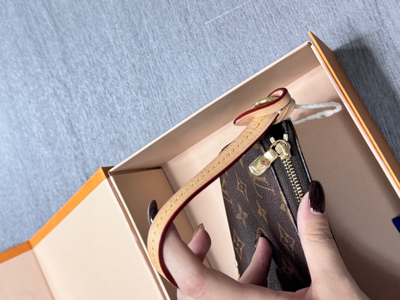 Lv大麻將包新款 可以斜背-4