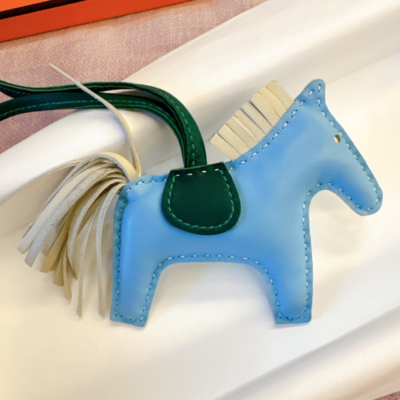 《專版》 Hermès 愛馬仕|小馬吊飾 🍬 糖果藍+奶昔白+孔雀綠-4