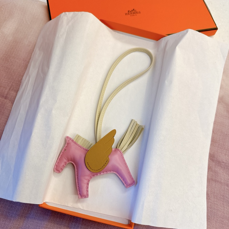 Hermès 愛馬仕|小飛馬吊飾 🪸 錦葵紫+奶昔白+茶色-0