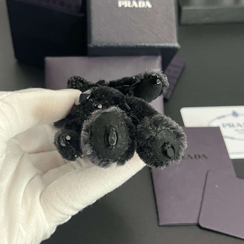 《雙11骨折價》（未使用 配件齊全） Prada 掛飾 寶石熊💎 保卡 盒裝 配件齊全-6