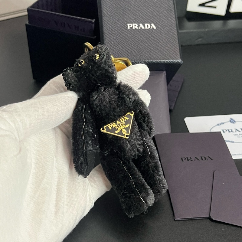 《雙11骨折價》（未使用 配件齊全） Prada 掛飾 寶石熊💎 保卡 盒裝 配件齊全-7
