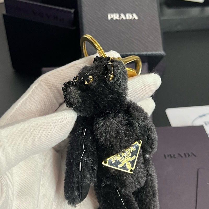 《雙11骨折價》（未使用 配件齊全） Prada 掛飾 寶石熊💎 保卡 盒裝 配件齊全-8