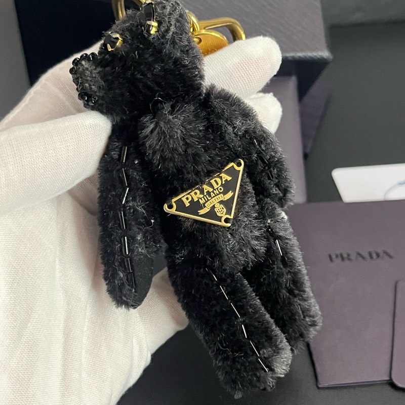 《雙11骨折價》（未使用 配件齊全） Prada 掛飾 寶石熊💎 保卡 盒裝 配件齊全-9