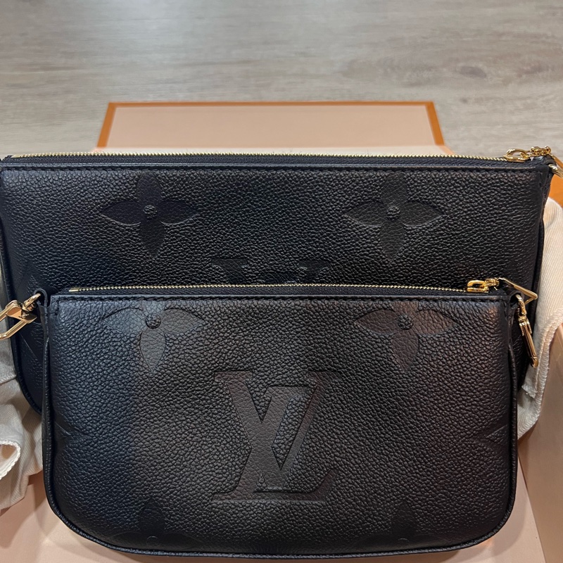 LV黑壓牛皮二合一包-6