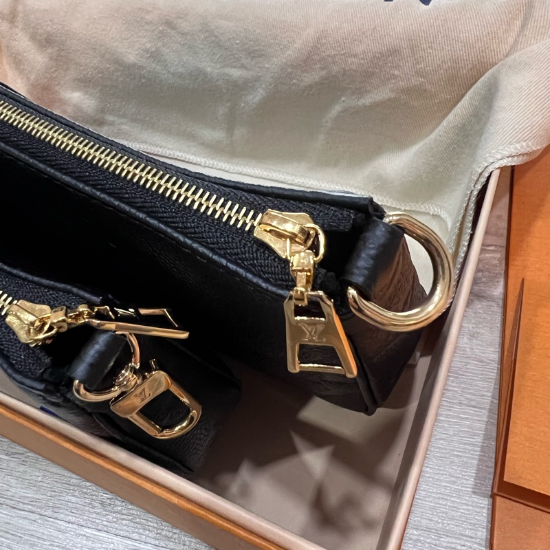 LV黑壓牛皮二合一包-10