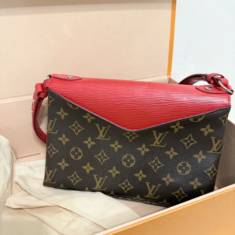 😍近新lv 經典老花拼接水波紋牛皮斜背包😀-12