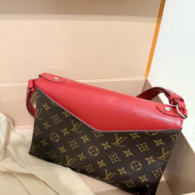 😍近新lv 經典老花拼接水波紋牛皮斜背包😀-13