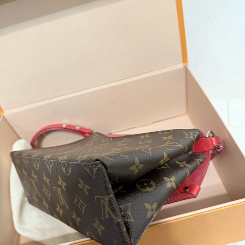 😍近新lv 經典老花拼接水波紋牛皮斜背包😀-15