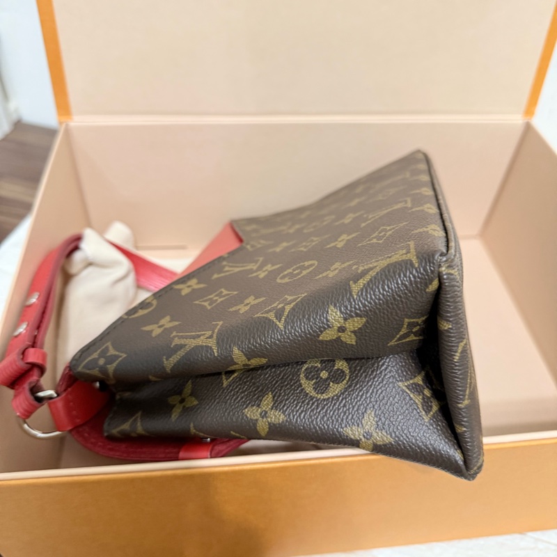 😍近新lv 經典老花拼接水波紋牛皮斜背包😀-17