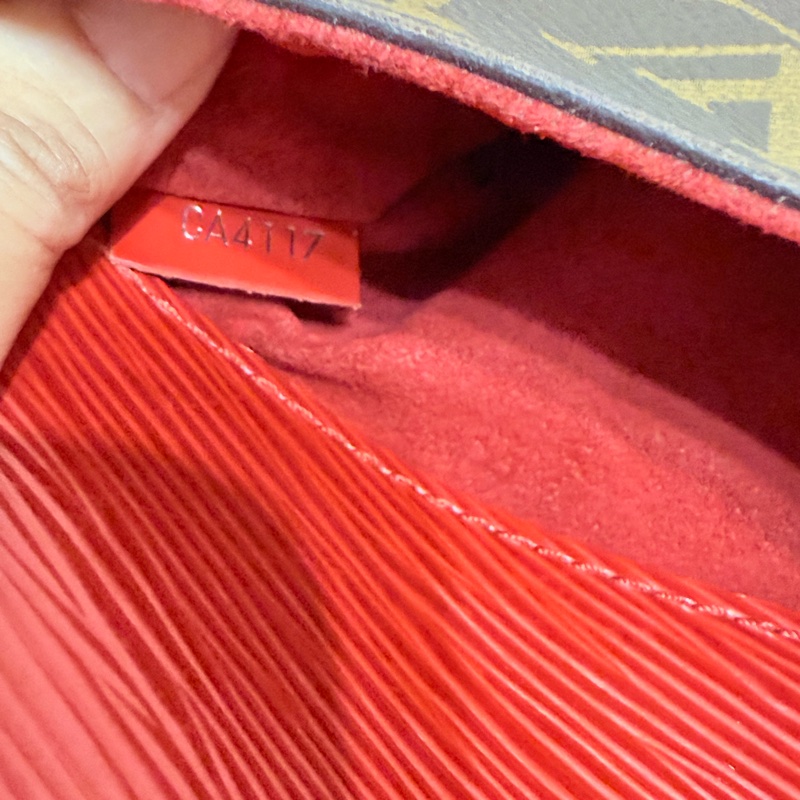 😍近新lv 經典老花拼接水波紋牛皮斜背包😀-23