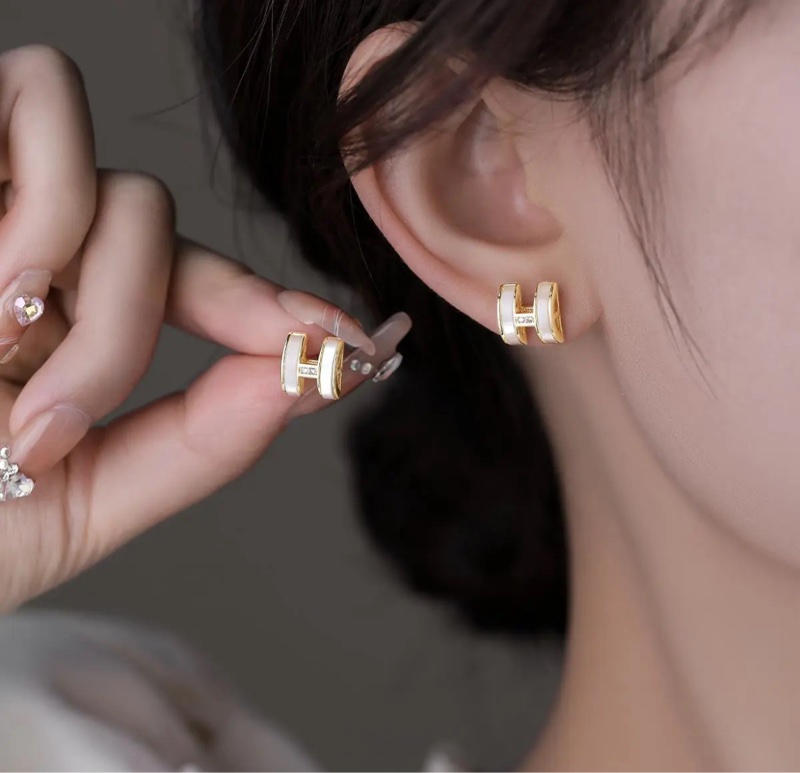 Hermès H型 mini 耳くぎ Mini Pop H earrings | Hermès Canada