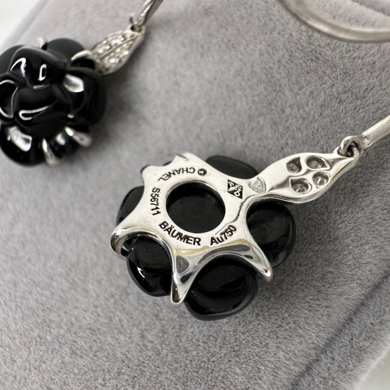 CHANEL 黑瑪瑙山茶花鑽石耳環-5