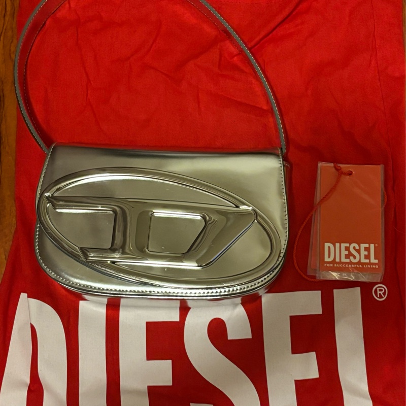 Diesel 叮噹包 腋下包 銀色-9