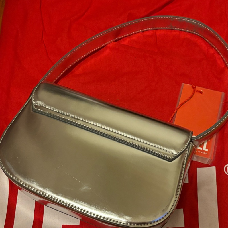 Diesel 叮噹包 腋下包 銀色-11