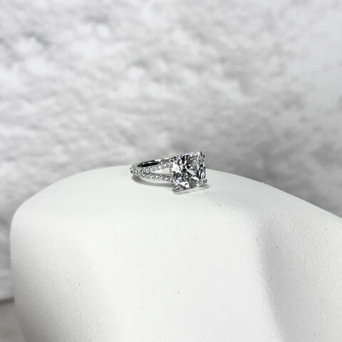SWAROVSKI Stilla 方形主鑽 密鑲繞鑽戒指 鍍白金色