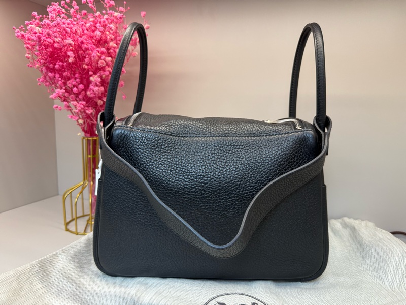 ❤️99新愛馬仕Hermes Lindy 26 黑銀 stamp D-2