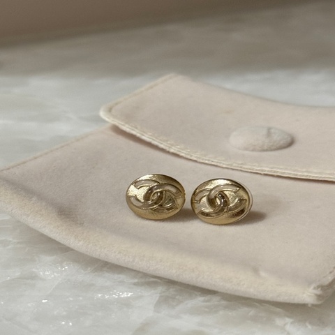 CHANEL扣鈕扣耳環