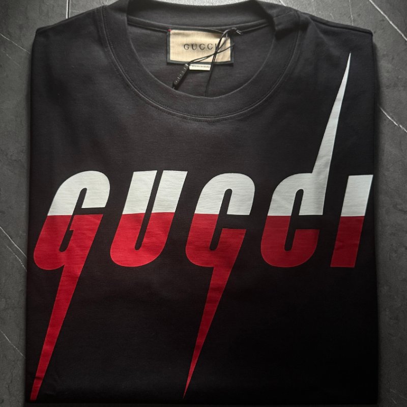 🔥 雙11全面開搶・全館折扣限時開啟!【GUCCI-古馳】徽標刀片印花設計T恤-1