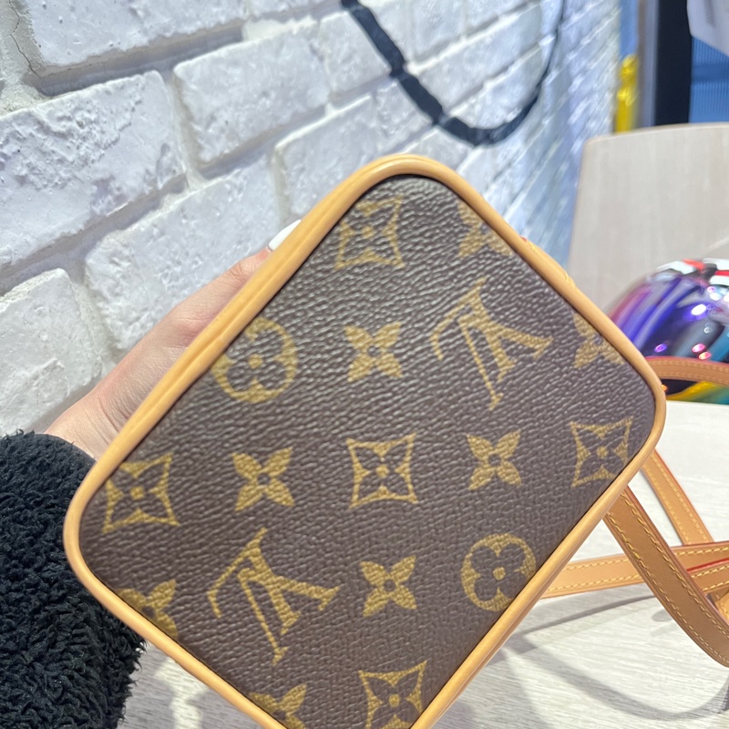 近全新 正品 2024/02月底購入 精品LV nano noe LV迷你水桶包 限量稀有品 可斜背 可手提-11