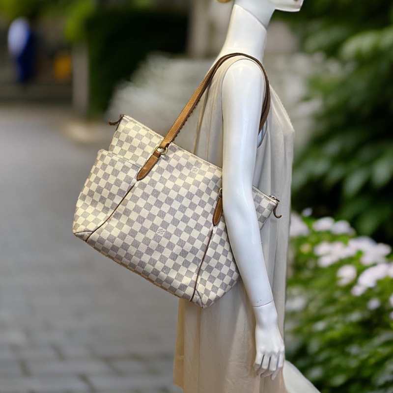 LOUIS VUITTON LV 白色棋盤格 DAMIER AZUR TOTALLY MM 托特包 肩背包 時尚精品 媽媽包-0