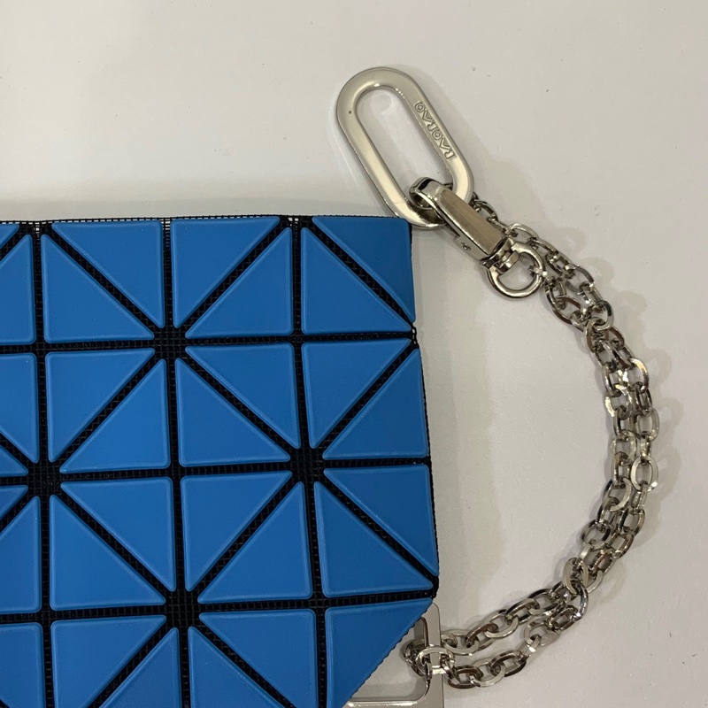 ISSEY MIYAKE 三宅一生 BAOBAO FLIPPER系列 亮面三角格 附鍊帶 零錢包 卡包 手拿包 錢包-9