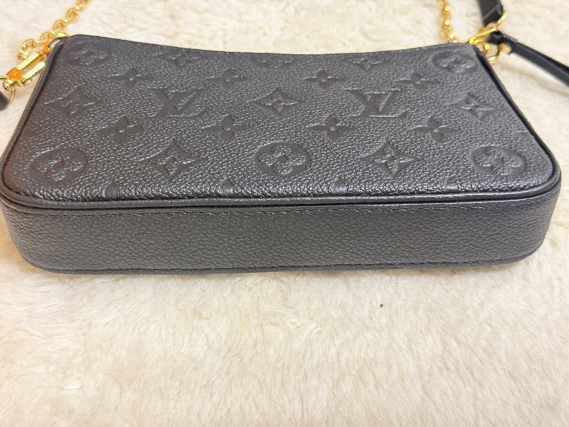 未使用品✨市場最甜價了🫶🏻LV 黑色牛皮壓紋 easy pouch on strap斜背包 肩背包 鏈帶包 揹帶可拆-14