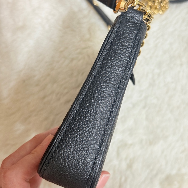 未使用品✨市場最甜價了🫶🏻LV 黑色牛皮壓紋 easy pouch on strap斜背包 肩背包 鏈帶包 揹帶可拆-19