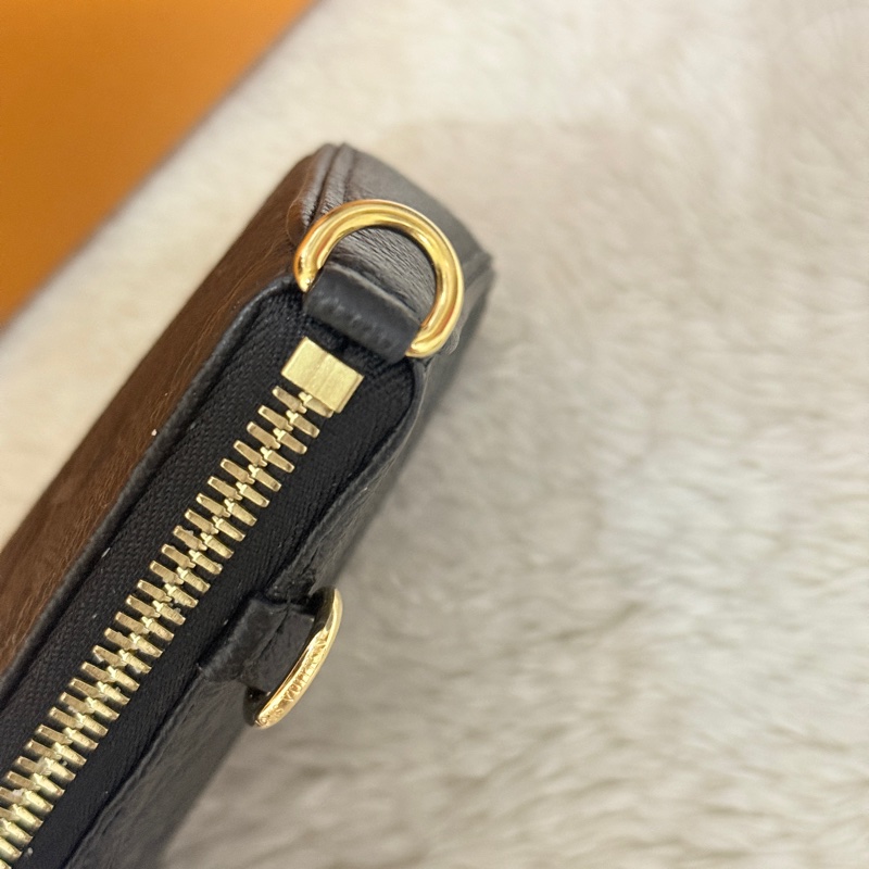 未使用品✨市場最甜價了🫶🏻LV 黑色牛皮壓紋 easy pouch on strap斜背包 肩背包 鏈帶包 揹帶可拆-25