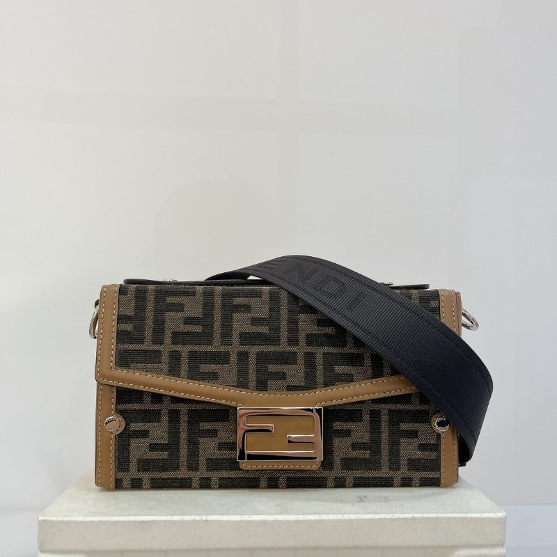 FENDI 老花帆布BAGUETTE SOFT TRUNK-0