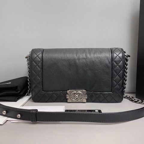 Chanel Leboy 黑銀牛皮翻蓋包 雷標18開