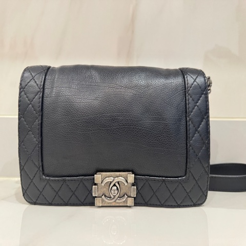Chanel Leboy 黑銀牛皮翻蓋包