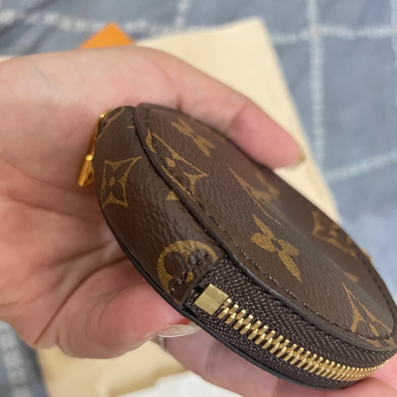 LOUIS VUITTON經典老花 圓型拉鍊零錢包 圓餅包-5