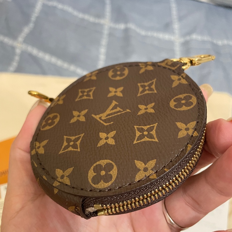 LOUIS VUITTON經典老花 圓型拉鍊零錢包 圓餅包-9