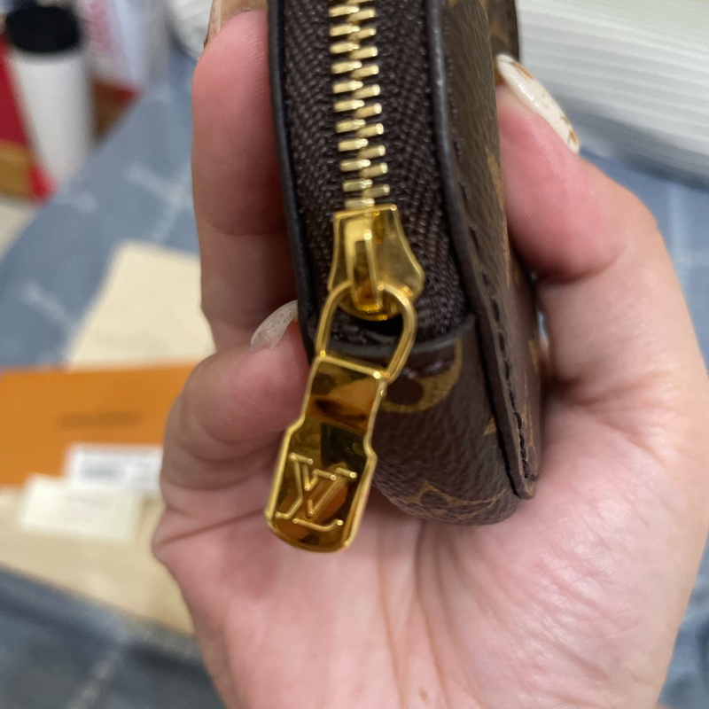 LOUIS VUITTON經典老花 圓型拉鍊零錢包 圓餅包-10