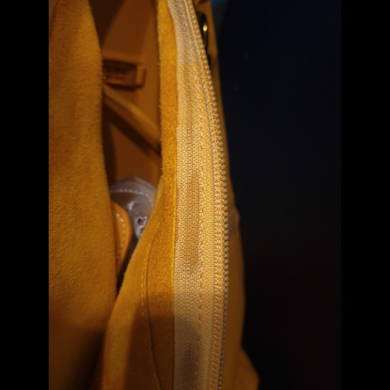 Loewe鮮亮黃 小牛皮 後背包 極新-19