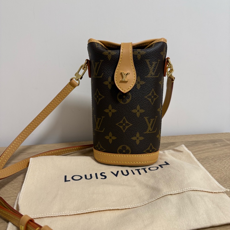 LV Fold Me薯條包 手機袋-0