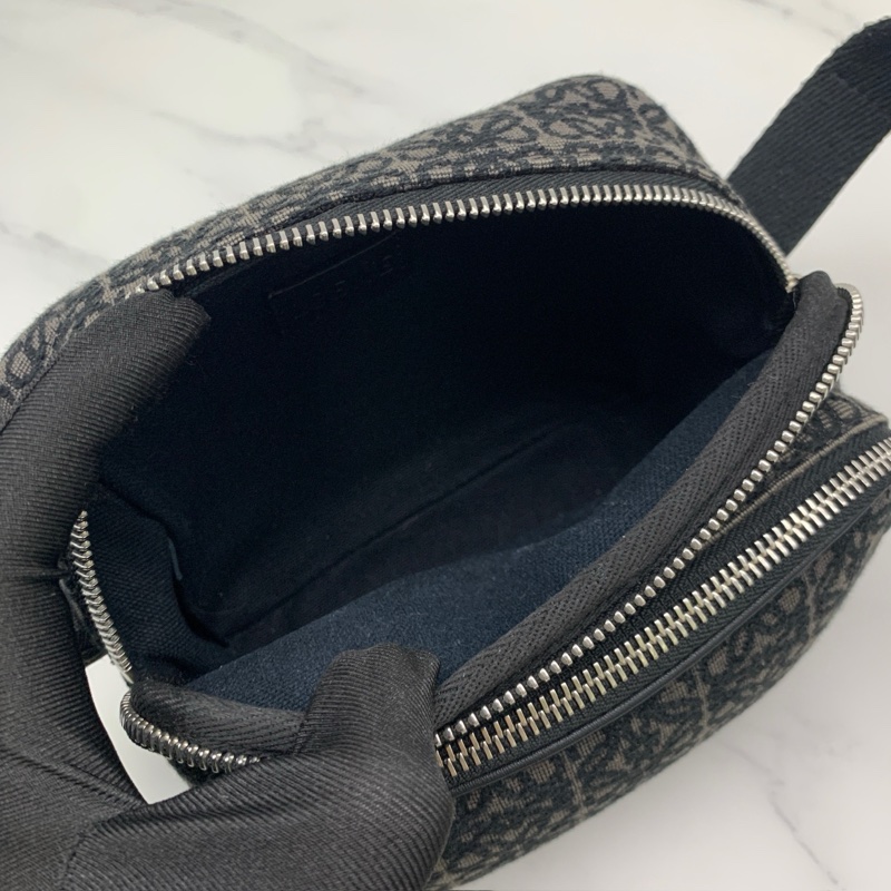 Loewe 黑色老花相機包 斜背包-13