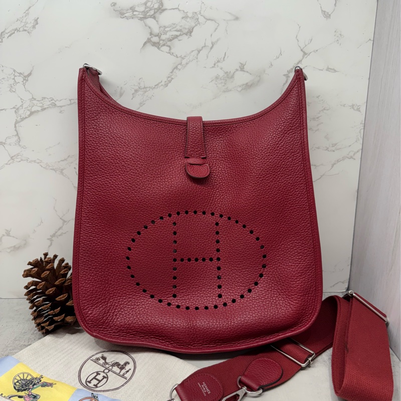 🍷✨Hermes 愛馬仕｜Evelyne 33 伊芙琳 酒紅色 銀扣 C刻✨🍷-0