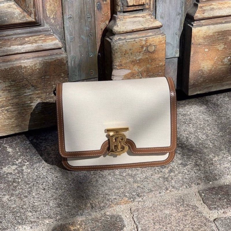 🎊佳節特賣🎁Burberry 80393651 TB 雙色帆布小型包 經典鎖扣設計-1